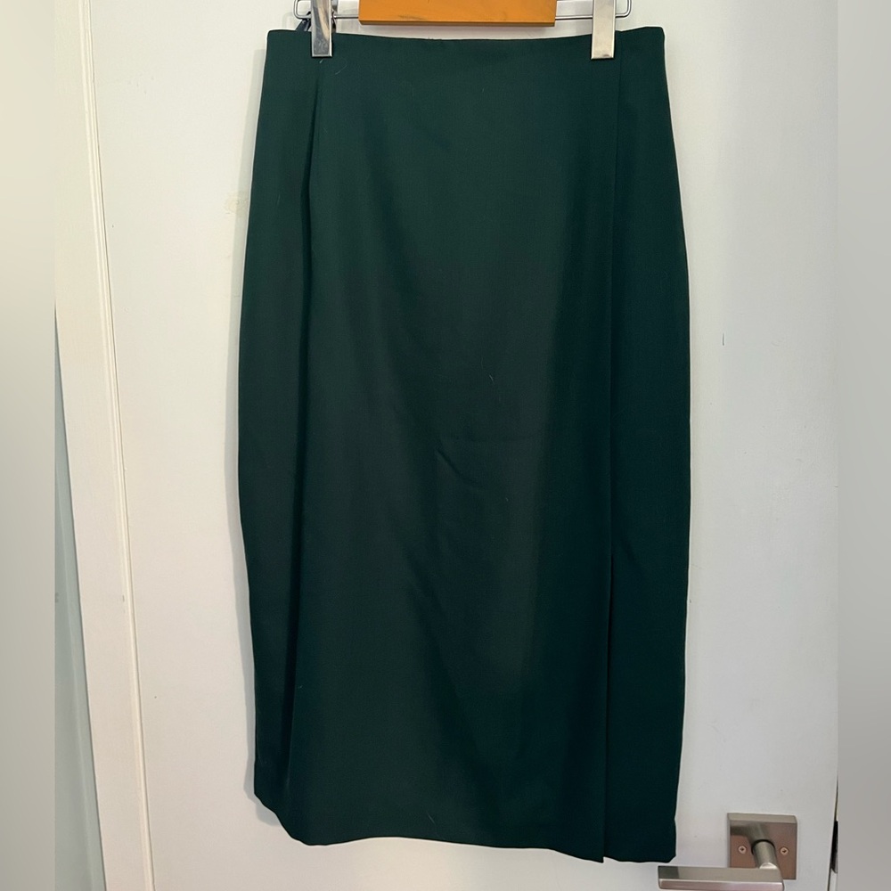 Elegant Dark Green Women's Pencil Skirt. Made in Great Britain. Waist 28”